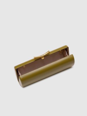 Pearl Clutch